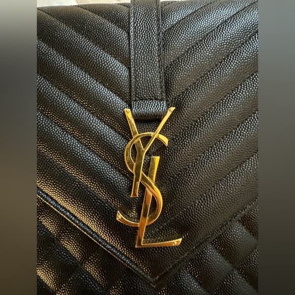 YSL shoulder bag in chevron/ diamond-quilted black leather. Gold Hardware - Picture 6 of 14